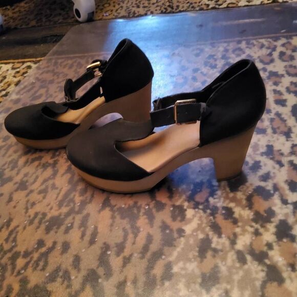 9 Matte Black Heels - Picture 2 of 3